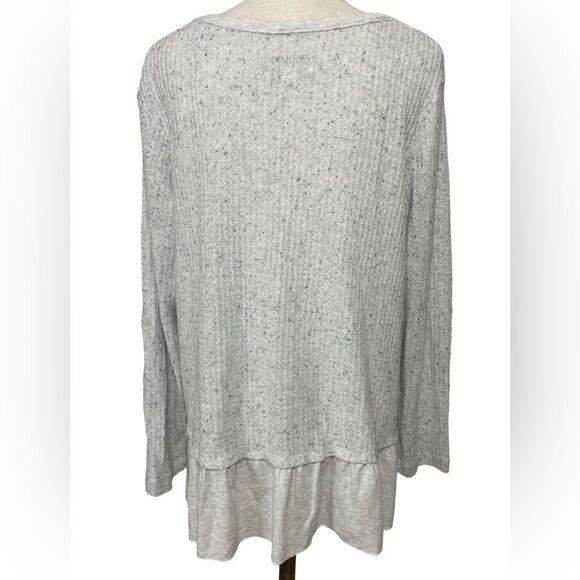 Koolaburra by UGG Women's Grey Sz Large Top Ruffled Edge Knit Sweater - Picture 4 of 5